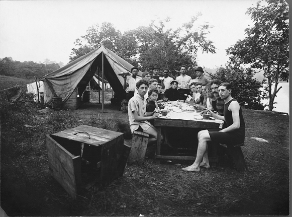 Boys at the YMHA vacation camp (92y046)